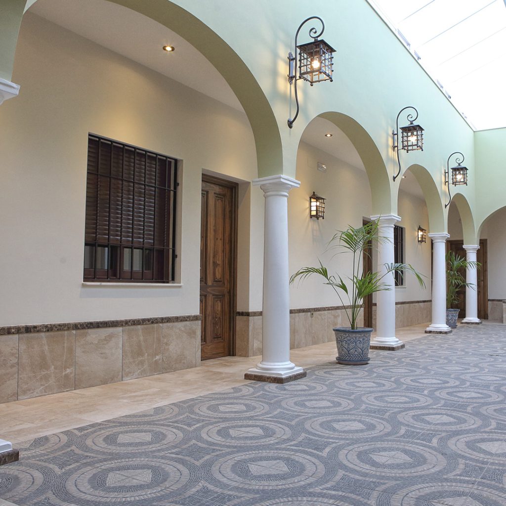 Patio Interior - Hostal Garlu